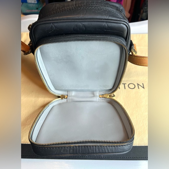 Authentic Louis Vuitton Vernis - Picture 8 of 9